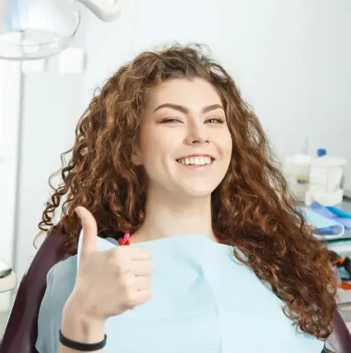 Gebze Diş Taşı Temizliği Gebze Diş taşı temizliği yaptırmış kadın hasta